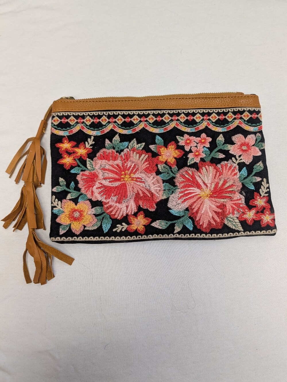 Savanna Jane Hibiscus Floral Embroidered Clutch with Tan Tassel Zip Closure EUC